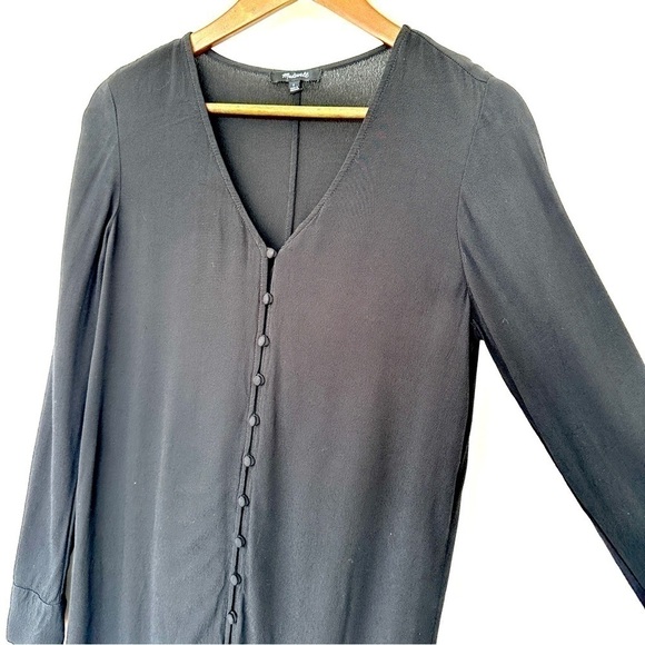 Madewell Dresses & Skirts - Madewell shift dress with v-neck & long sleeves, knee length, loose fitting